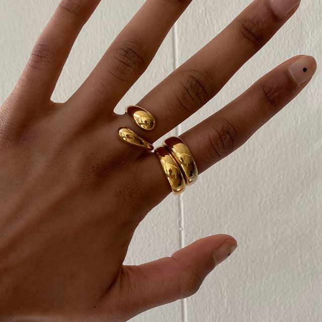 THE ONA RING - solid gold