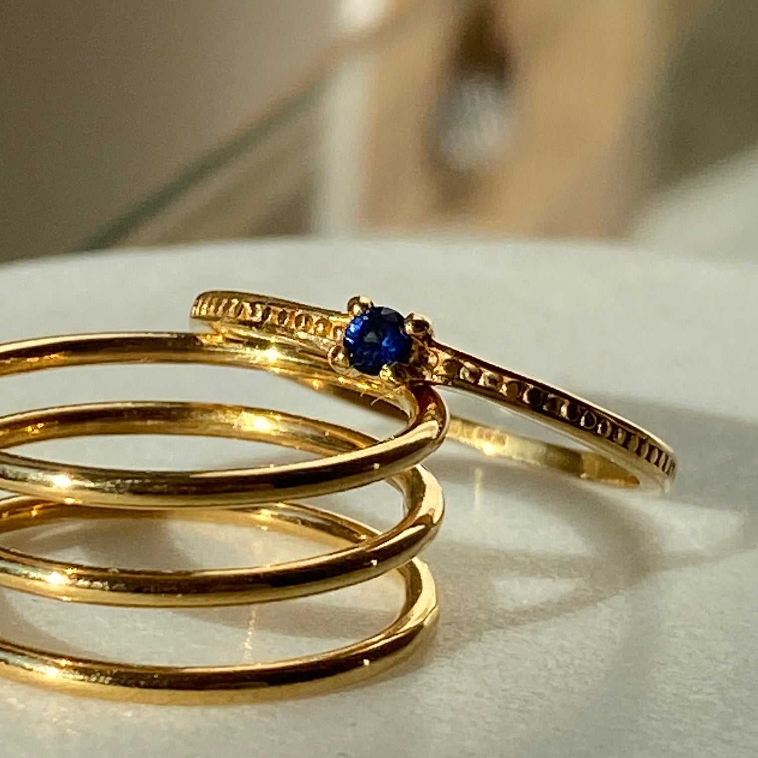 THE EMMA RING ブルー - ソリッド 14K ゴールド