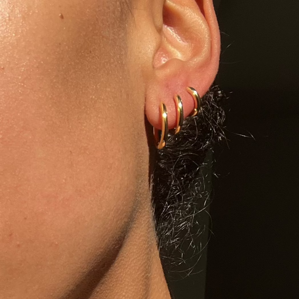 THE BASE HOOP MEDIUM - solid gold