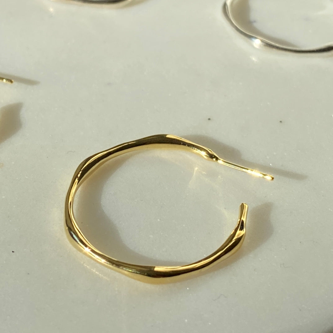 THE COCO HOOP - 18K ゴールド バーメイル