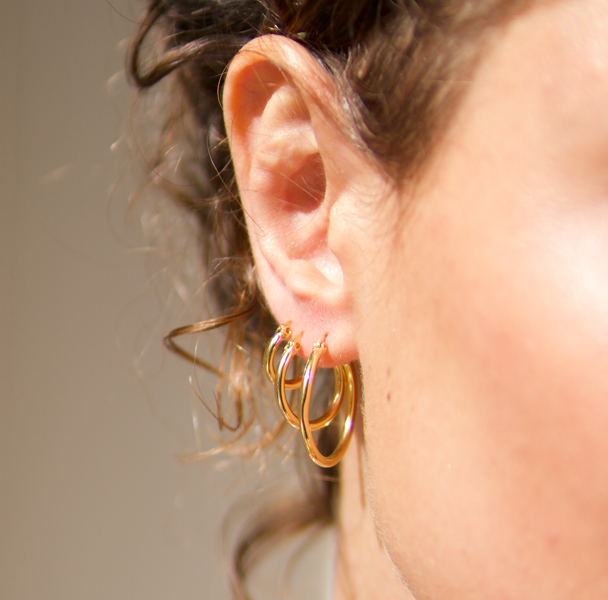 Gold hoop earrings, Golden earrings